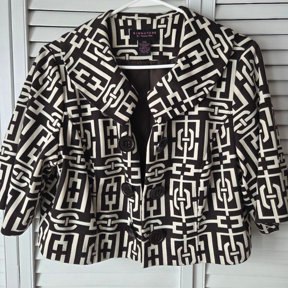 Signature by Robbie Bee Tops - Signature by Robbie Bee half sleeve brown and white dress over coat ONLY